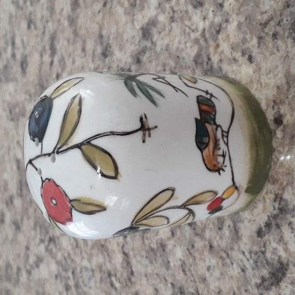 Lone decorative pepper shaker - Picture 1 of 5